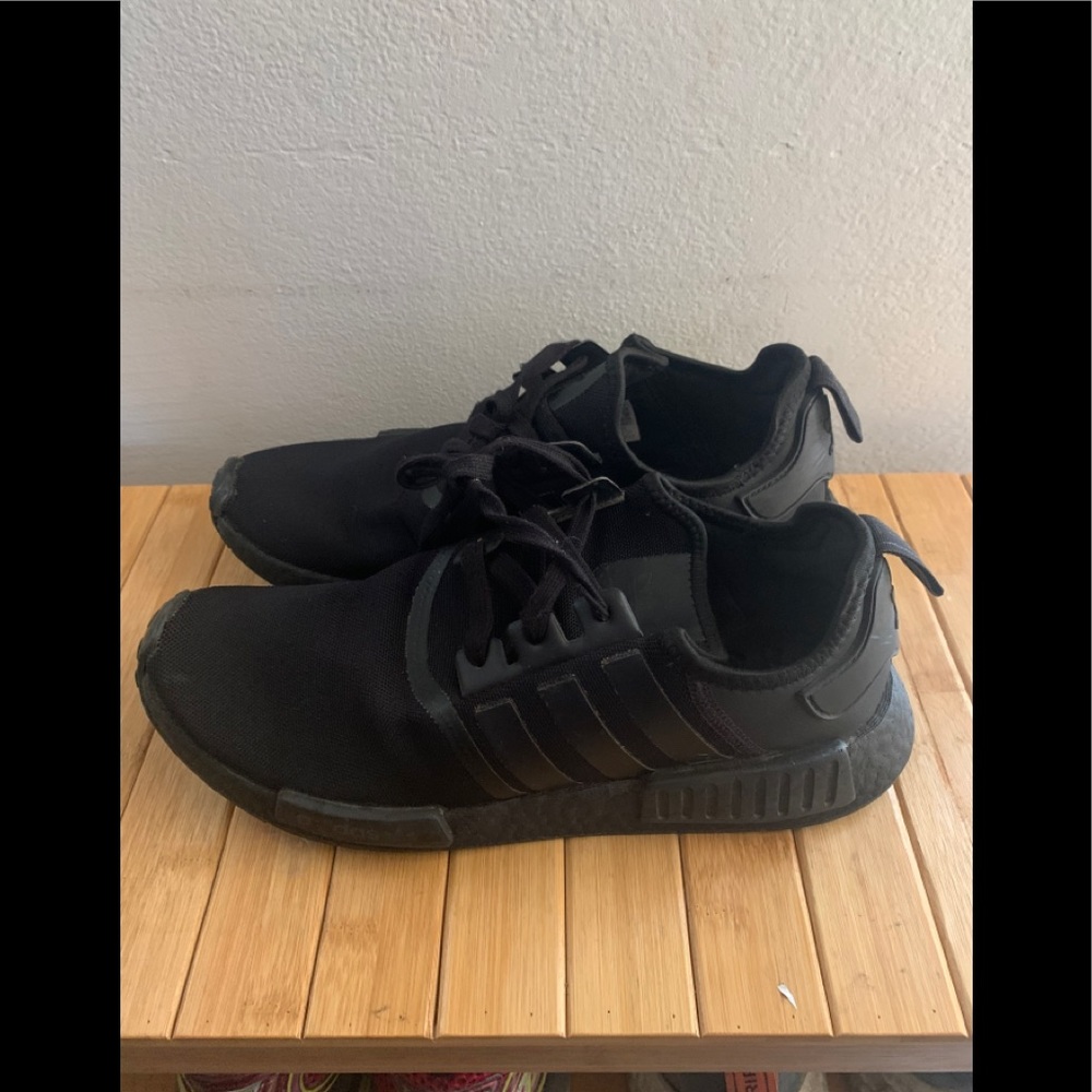 Men’s Adidas NMD R1 Sneakers sz 11
